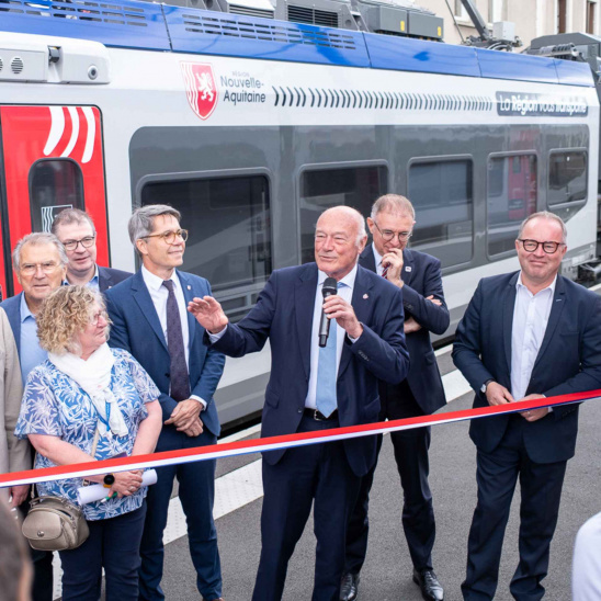 Alain Rousset devant train