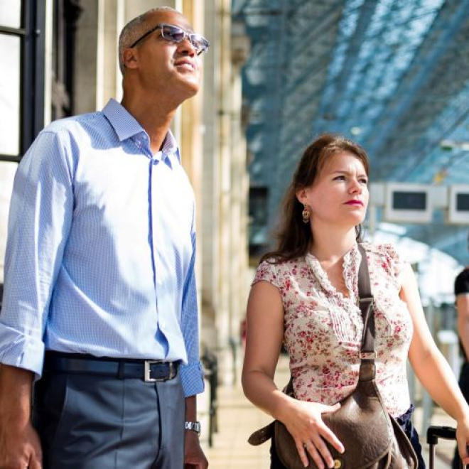 Usagers du TER dans une gare de Nouvelle-Aquitaine