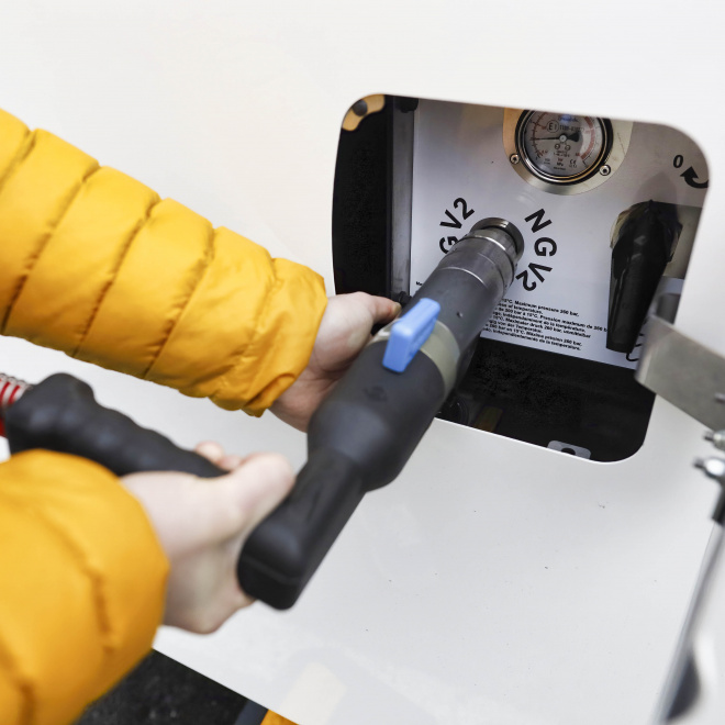 Car de Nouvelle-Aquitaine roulant au bioGNV