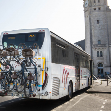 Vélos et cars régionaux en Nouvelle-Aquitaine