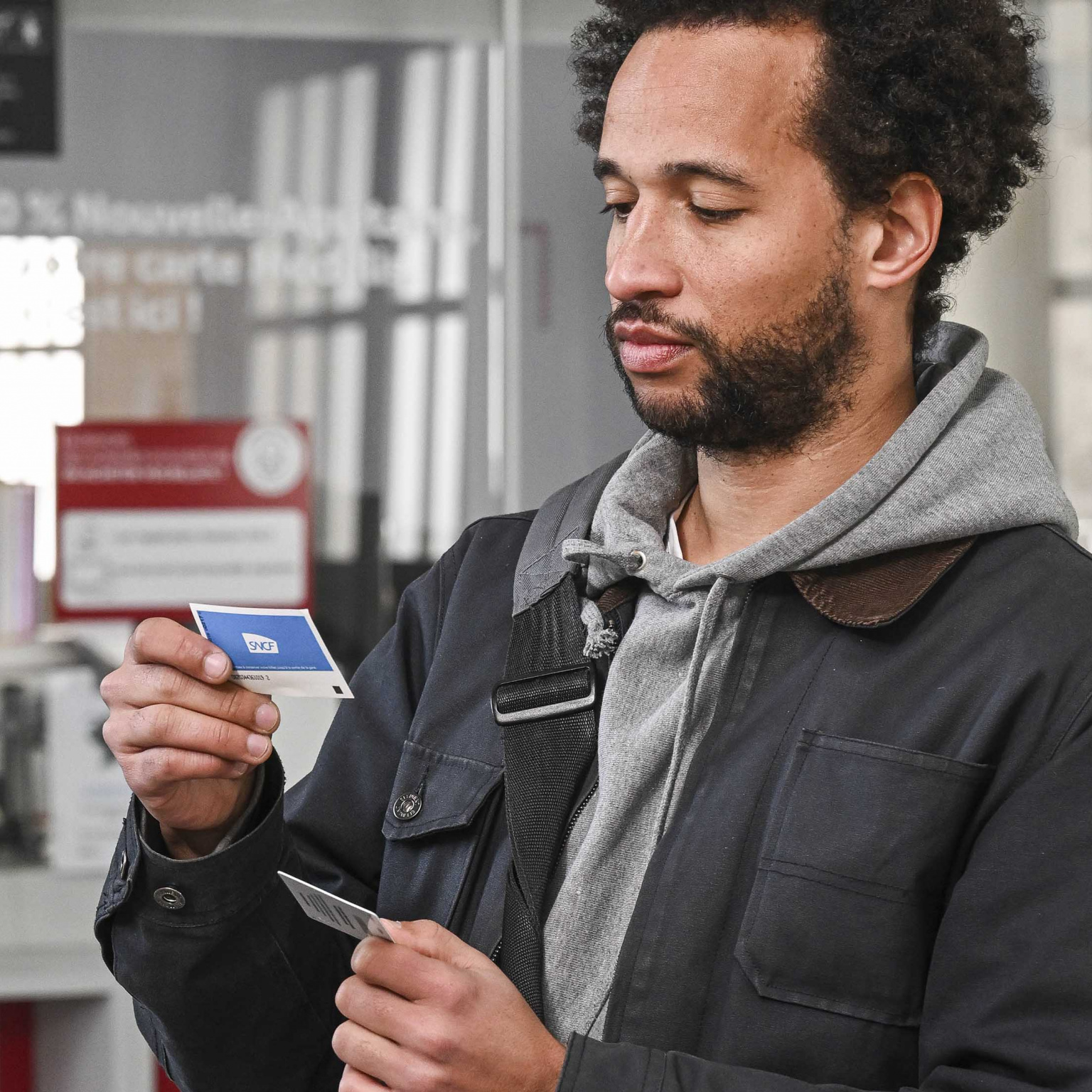 Usager des TER Nouvelle-Aquitaine en gare